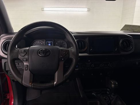 Used 2016 Toyota Tacoma TRD Off-Road w/ Towing Package AWD/4WD image 6