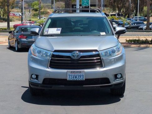 Used 2016 Toyota Highlander Limited Platinum FWD image 2