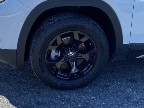 Used 2025 Volkswagen Atlas Peak Edition SE image 9