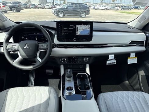 New 2025 Mitsubishi Outlander SEL image 23