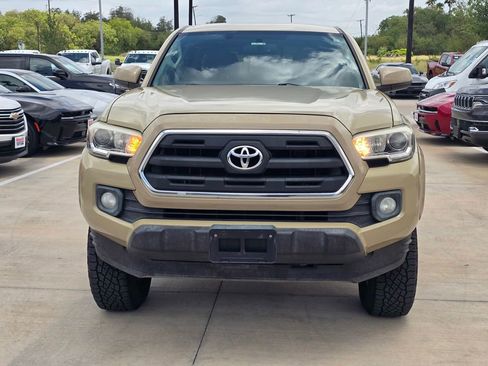 Used 2017 Toyota Tacoma SR5 w/ Tow Package AWD/4WD image 12