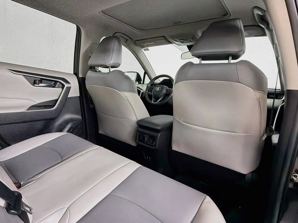 Used 2021 Toyota RAV4 XLE Premium FWD image 27