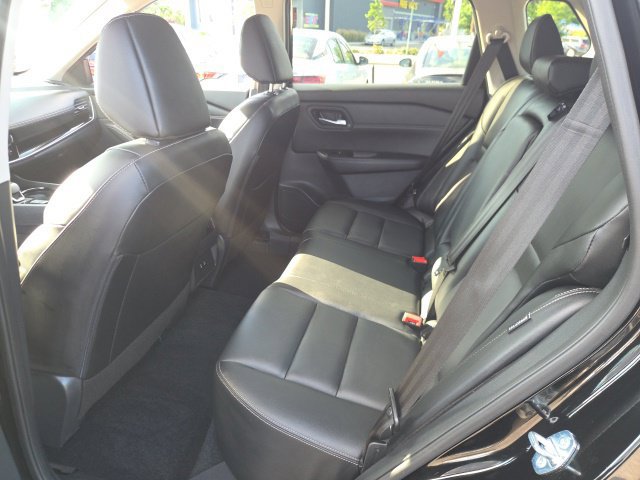 Used 2026 Nissan Rogue SL AWD/4WD image 16