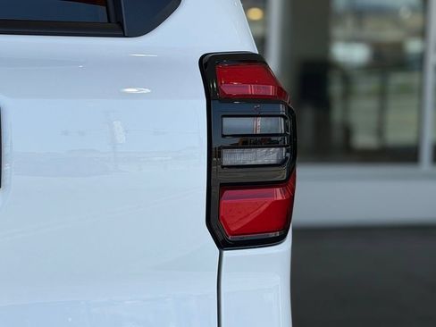 New 2026 Toyota 4Runner SR5 AWD/4WD image 12