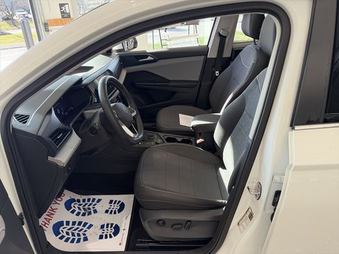 Used 2024 Volkswagen Taos SE w/ Panoramic Sunroof Package image 19