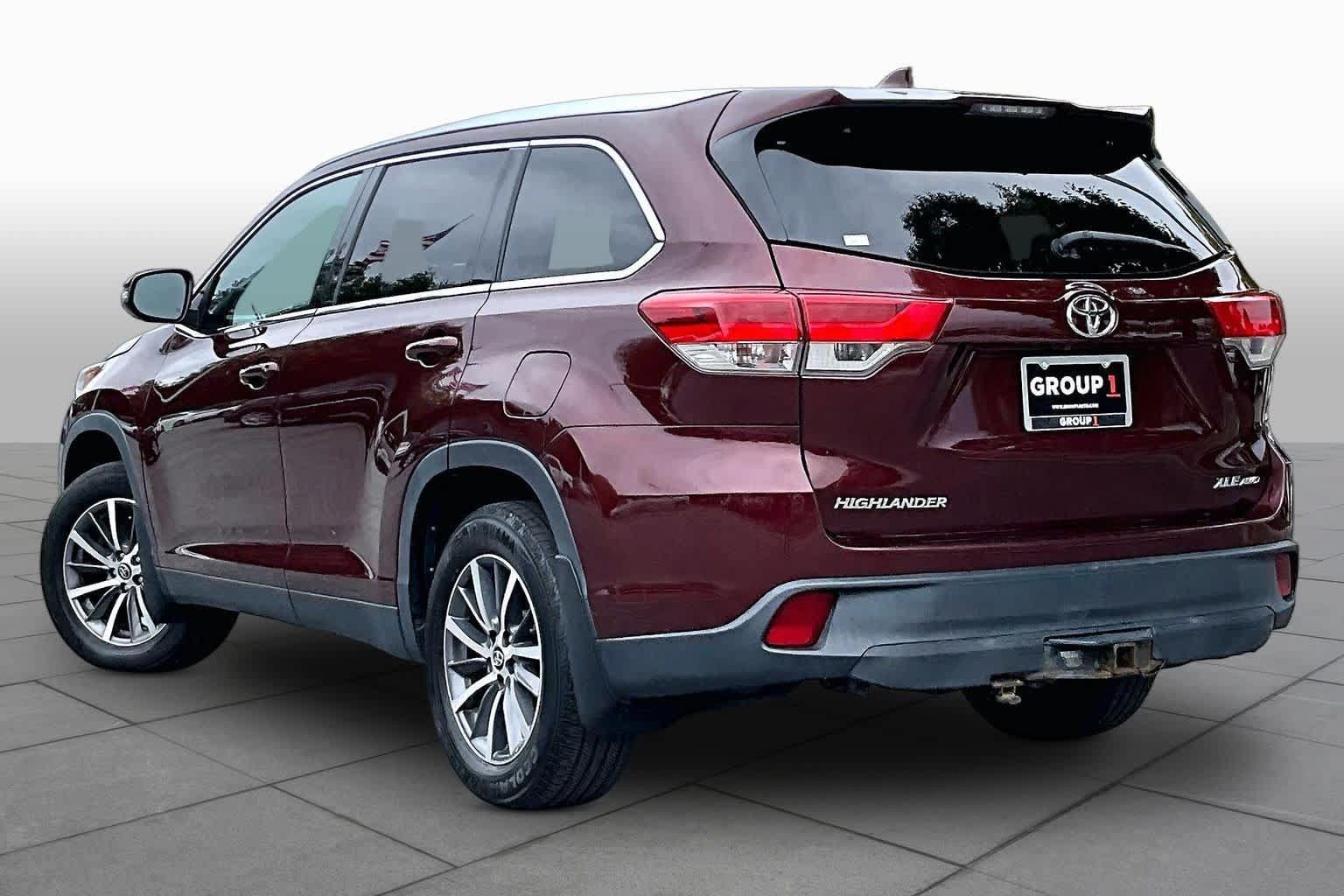 Used 2019 Toyota Highlander XLE AWD/4WD image 12