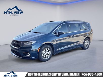 Used 2021 Chrysler Pacifica Touring w/ Uconnect Theater Family Group