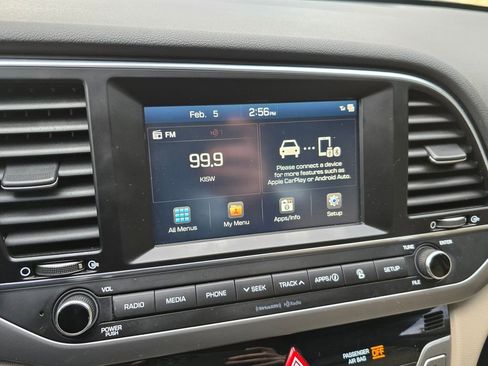 Used 2017 Hyundai Elantra Limited image 27