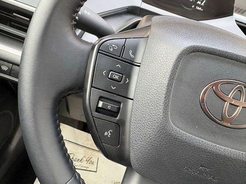 Used 2025 Toyota Prius LE image 21