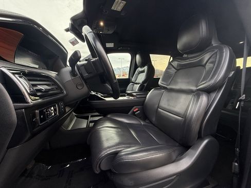 Used 2024 Lincoln Navigator Reserve image 10