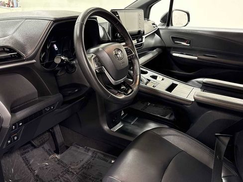 Used 2021 Toyota Sienna XSE image 12