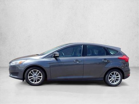 Used 2017 Ford Focus SE w/ Cold Weather Package FWD image 2