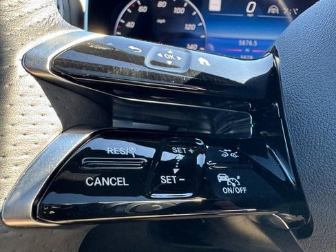 Used 2024 Mercedes-Benz GLC 300 4MATIC image 17