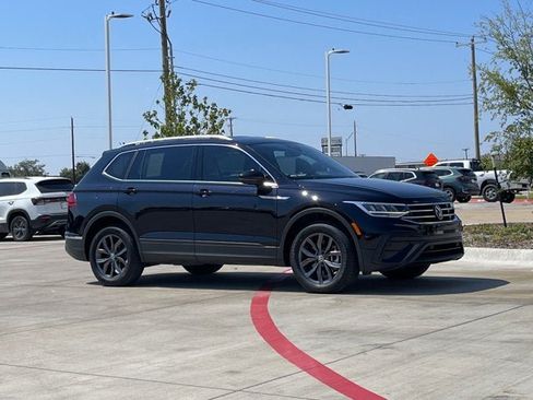 Used 2024 Volkswagen Tiguan SE FWD image 6