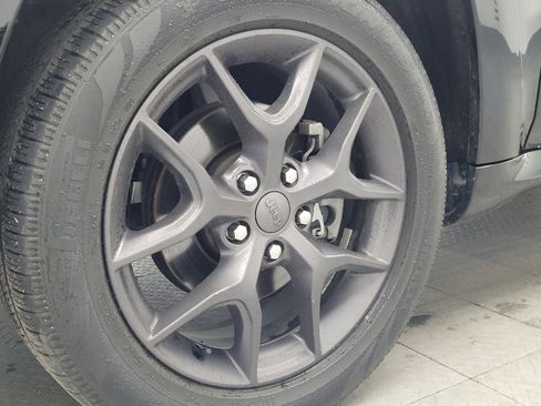 Used 2019 Jeep Grand Cherokee Limited X image 31