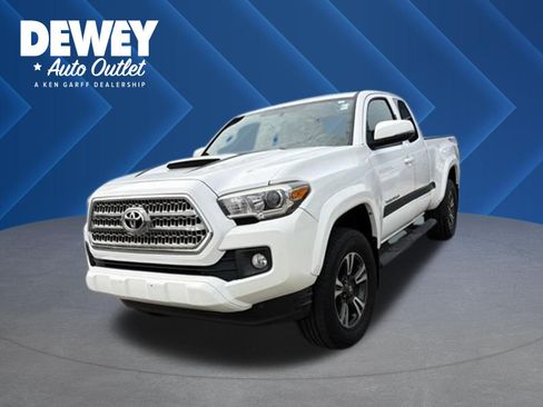 Used 2017 Toyota Tacoma TRD Sport w/ Premium & Technology Package AWD/4WD image 1