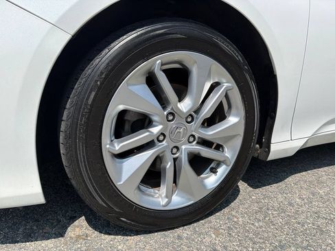 Used 2018 Honda Accord LX image 11