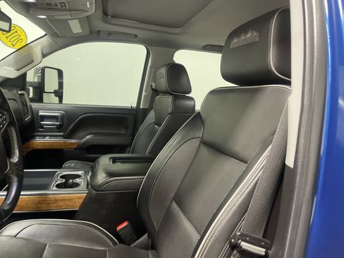 Used 2018 Chevrolet Silverado 2500 High Country w/ Duramax Plus Package image 11
