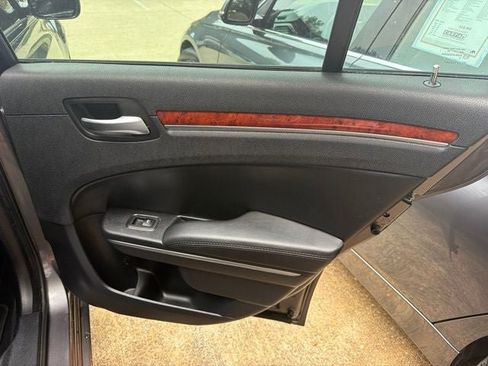 Used 2013 Chrysler 300 w/ Driver Convenience Group RWD image 21