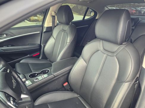 Used 2023 Genesis G70 2.0T image 12