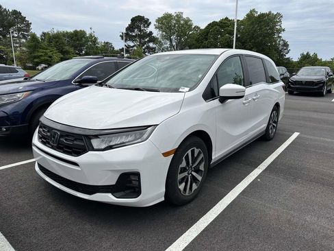 Used 2025 Honda Odyssey EX-L image 3