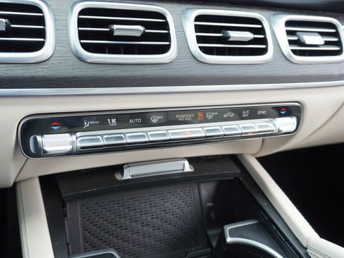 Used 2025 Mercedes-Benz GLE 350 4MATIC image 19