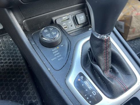 Used 2014 Jeep Cherokee Trailhawk w/ Comfort/Convenience Group image 18