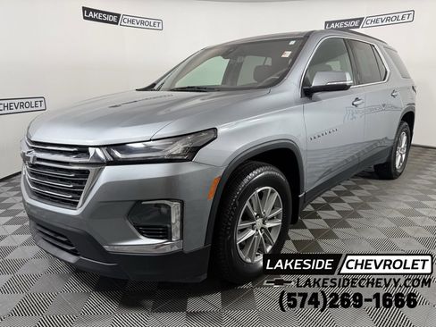 Used 2023 Chevrolet Traverse LT image 1