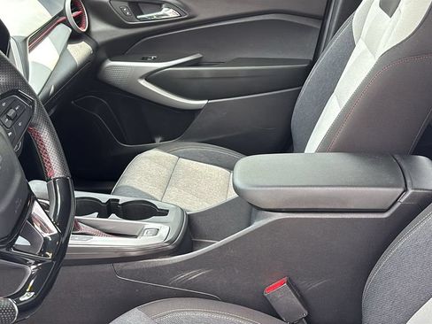 Used 2024 Chevrolet Trax RS FWD image 23