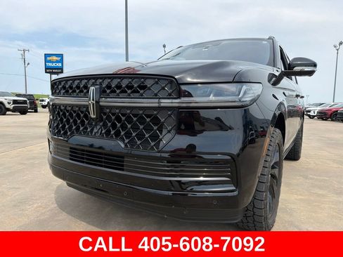 Used 2025 Lincoln Navigator Reserve w/ Jet Appearance Package AWD/4WD image 9