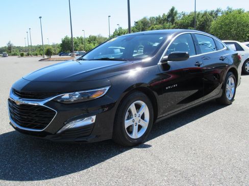 Used 2024 Chevrolet Malibu LT FWD image 3