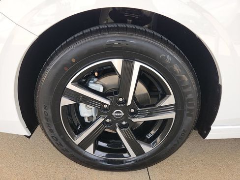Used 2025 Nissan Sentra SV FWD image 30