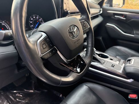 Used 2021 Toyota Highlander Limited image 23