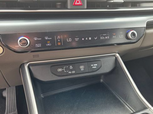 Used 2026 Kia Carnival LXS FWD image 21