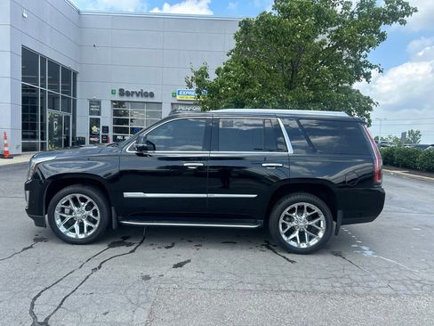 Used 2020 Cadillac Escalade Luxury AWD/4WD image 6