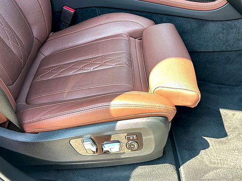 Certified 2025 BMW X7 M60i AWD/4WD image 27