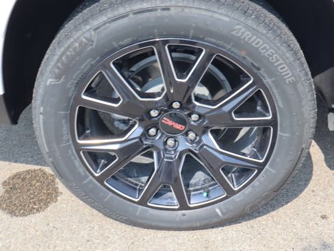 Used 2024 GMC Yukon Denali Ultimate AWD/4WD image 17