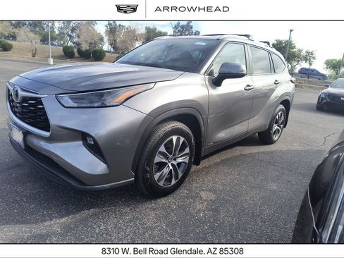 Used 2025 Toyota Highlander XLE image 1