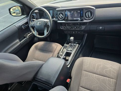 Used 2018 Toyota Tacoma TRD Off-Road AWD/4WD image 21