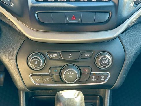 Used 2014 Jeep Cherokee Trailhawk w/ Cold Weather Group image 20