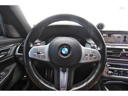 Used 2022 BMW 740i w/ M Sport Package image 9