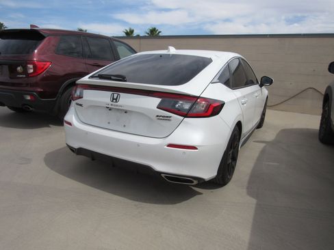 Used 2024 Honda Civic Sport Touring image 3