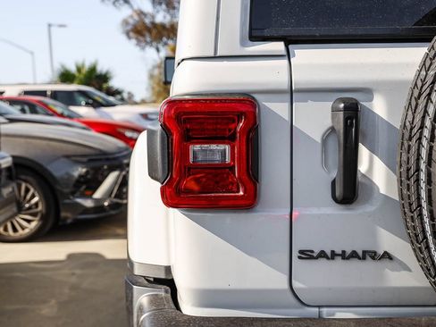 Used 2025 Jeep Wrangler Unlimited Sahara AWD/4WD image 7