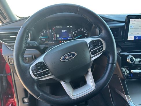 Used 2022 Ford Explorer Limited w/ Equipment Group 301A AWD/4WD image 12