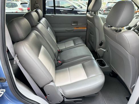 Used 2007 Chrysler Aspen Limited w/ PWR Convenience Group RWD image 13