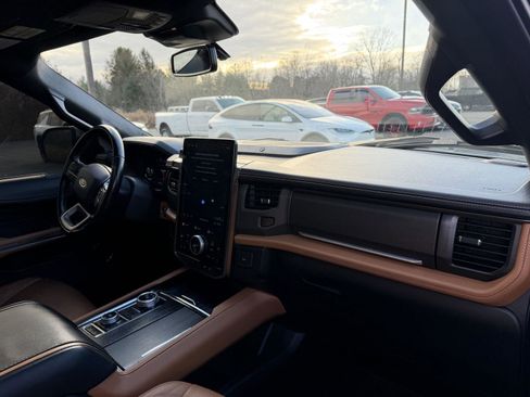 Used 2022 Ford Expedition Platinum image 31