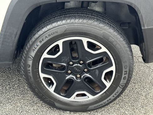 Used 2015 Jeep Renegade Trailhawk w/ Safety & Security Group I image 19