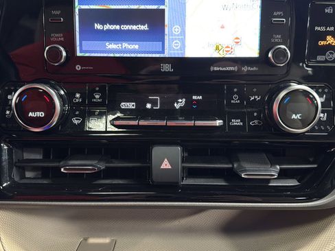 Used 2020 Toyota Highlander Limited AWD/4WD image 30