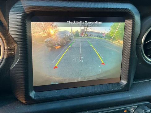 Used 2023 Jeep Wrangler Unlimited Sahara w/ Cold Weather Group image 19