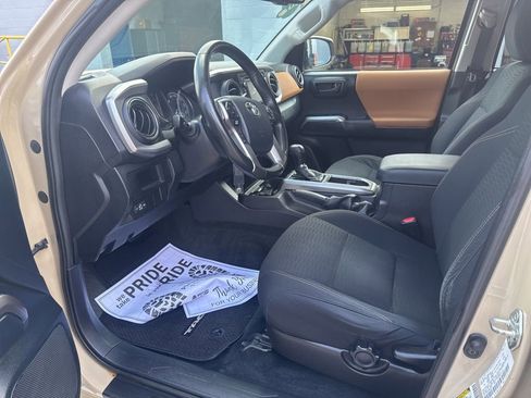 Used 2016 Toyota Tacoma SR5 w/ SR5 Appearance Package (SN) image 18